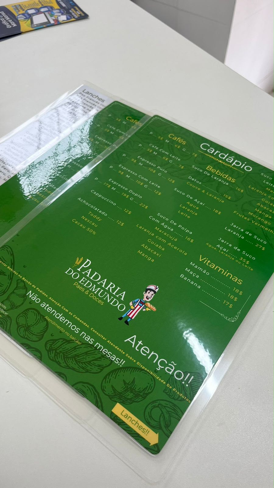 Cardápio verde personalizado e plastificado