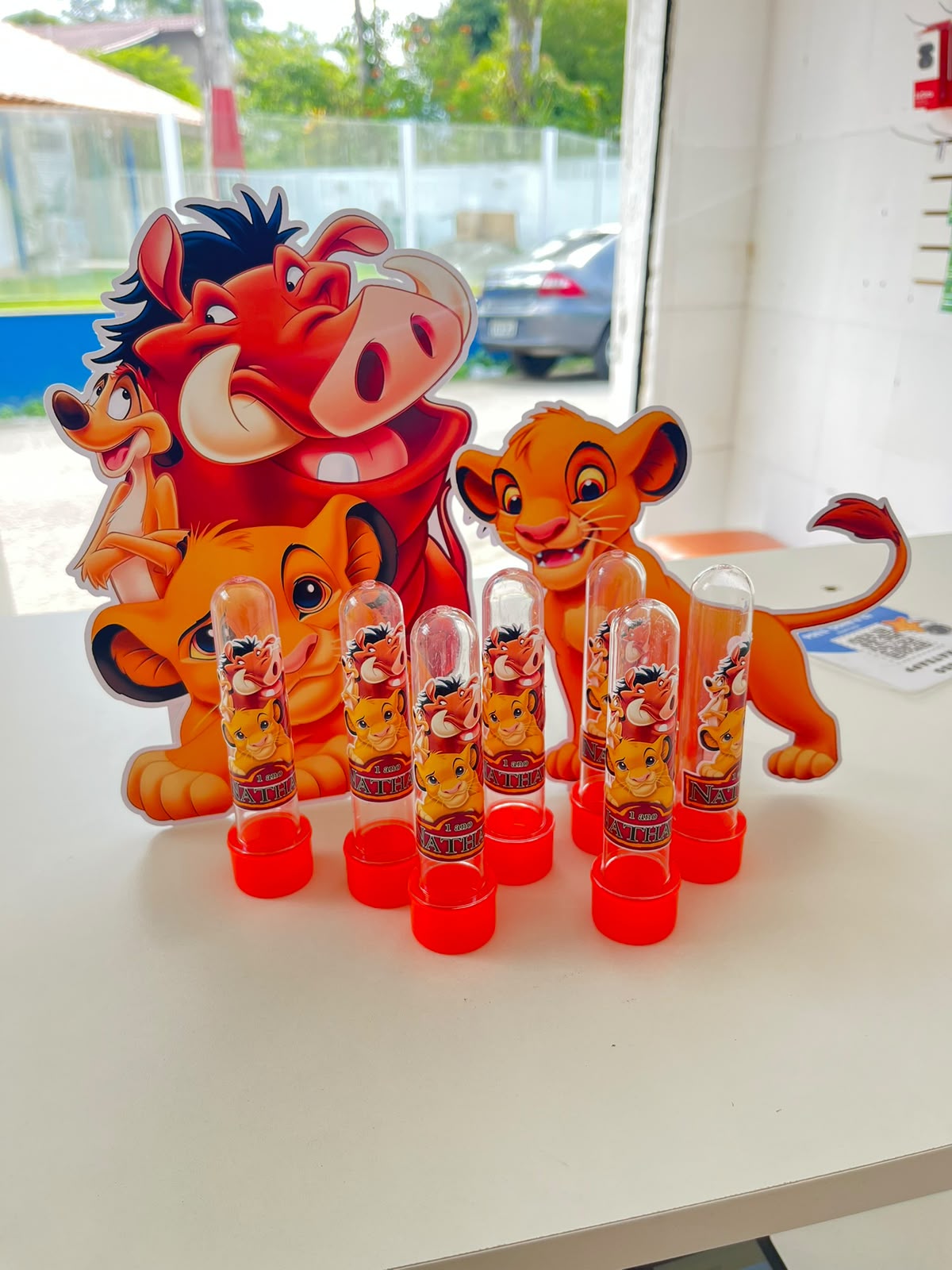 Tubetes e displays personalizados para festa infantil